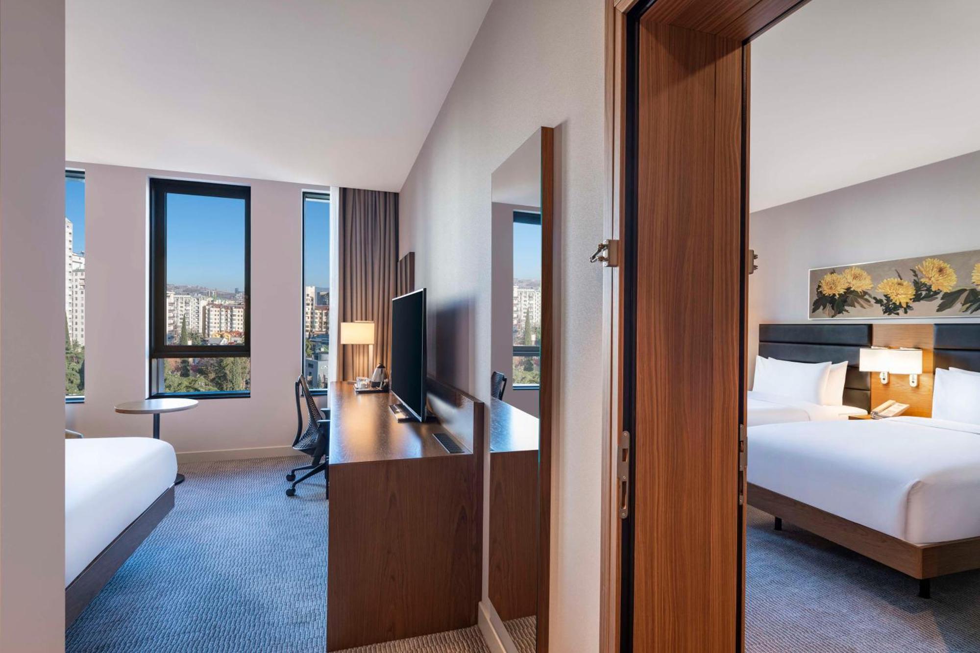 Hilton Garden Inn Tbilisi Chavchavadze Экстерьер фото
