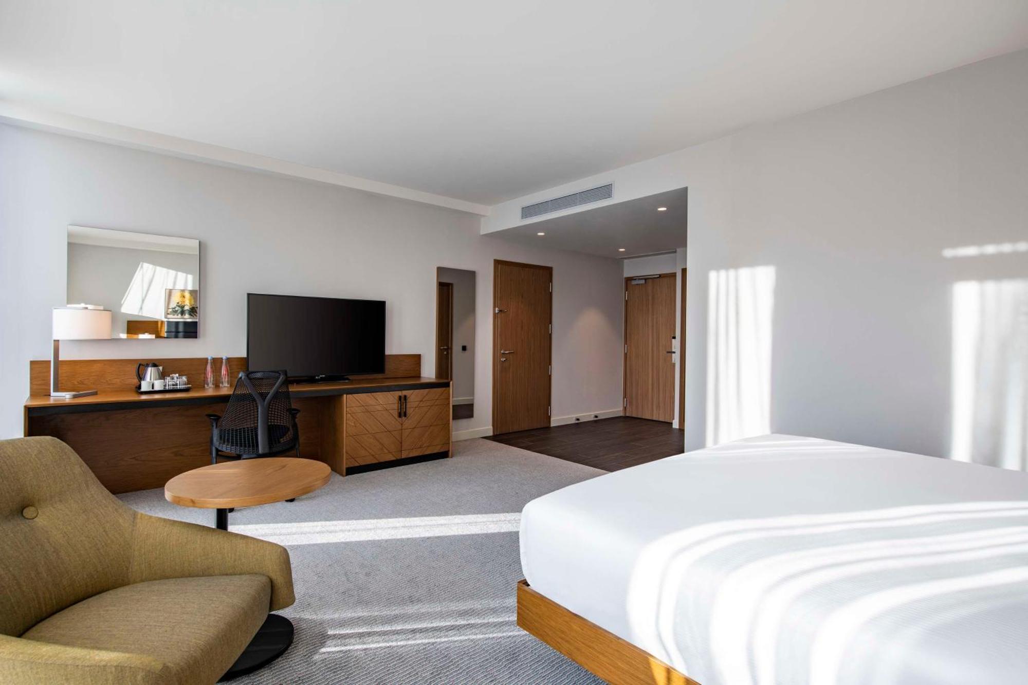 Hilton Garden Inn Tbilisi Chavchavadze Экстерьер фото