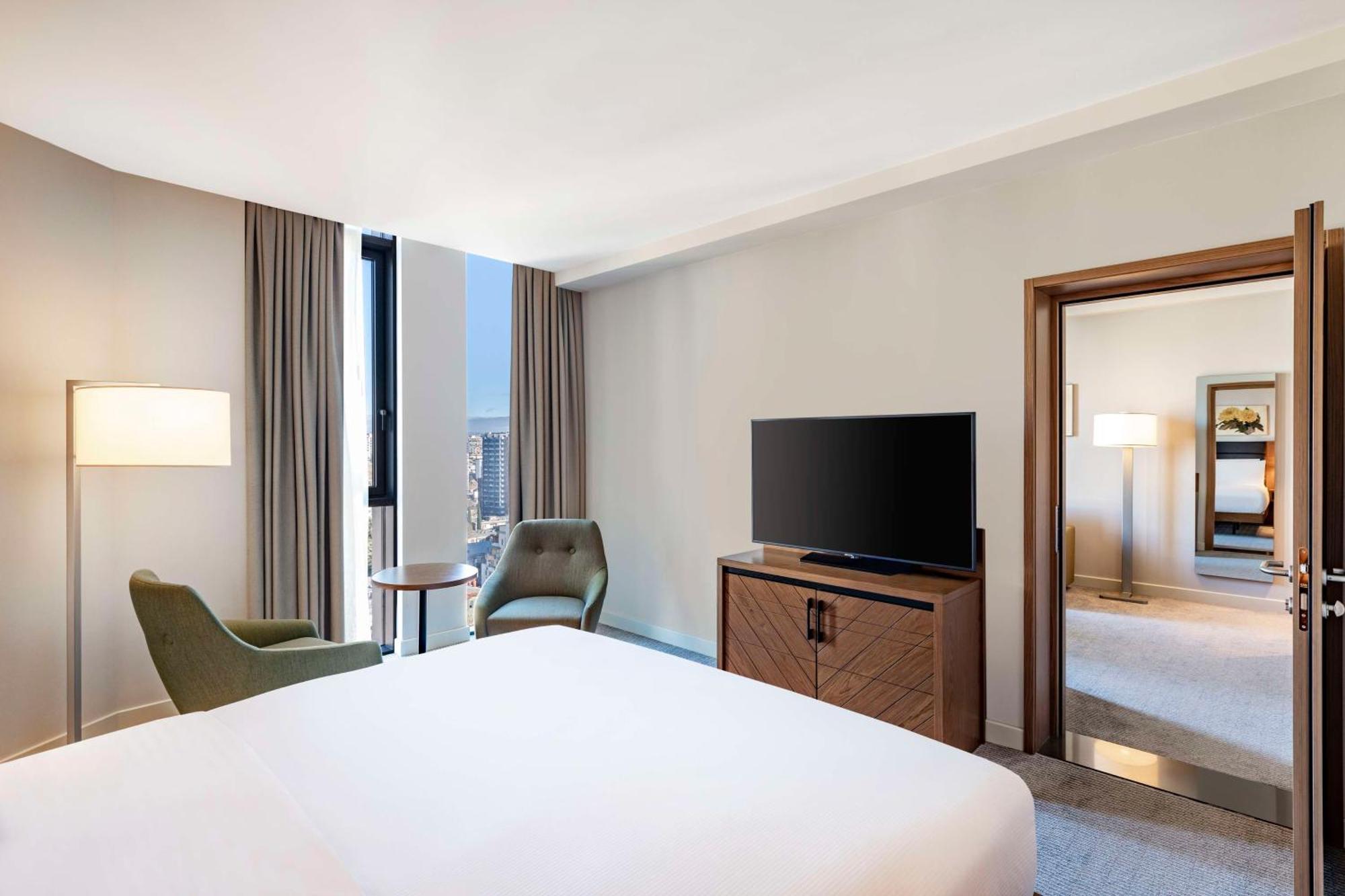 Hilton Garden Inn Tbilisi Chavchavadze Экстерьер фото