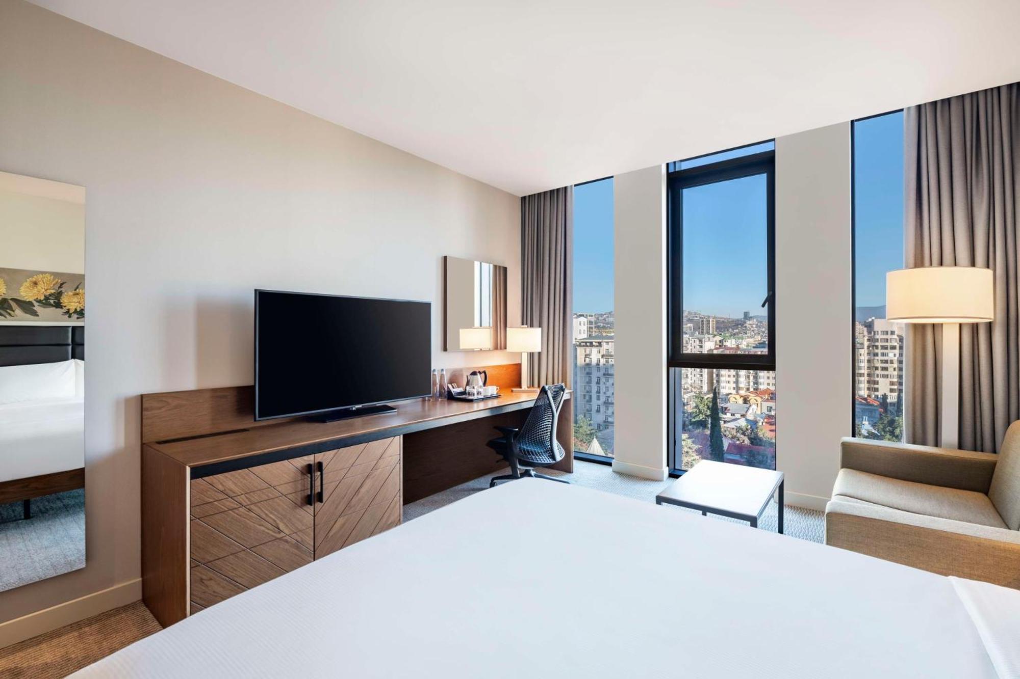 Hilton Garden Inn Tbilisi Chavchavadze Экстерьер фото