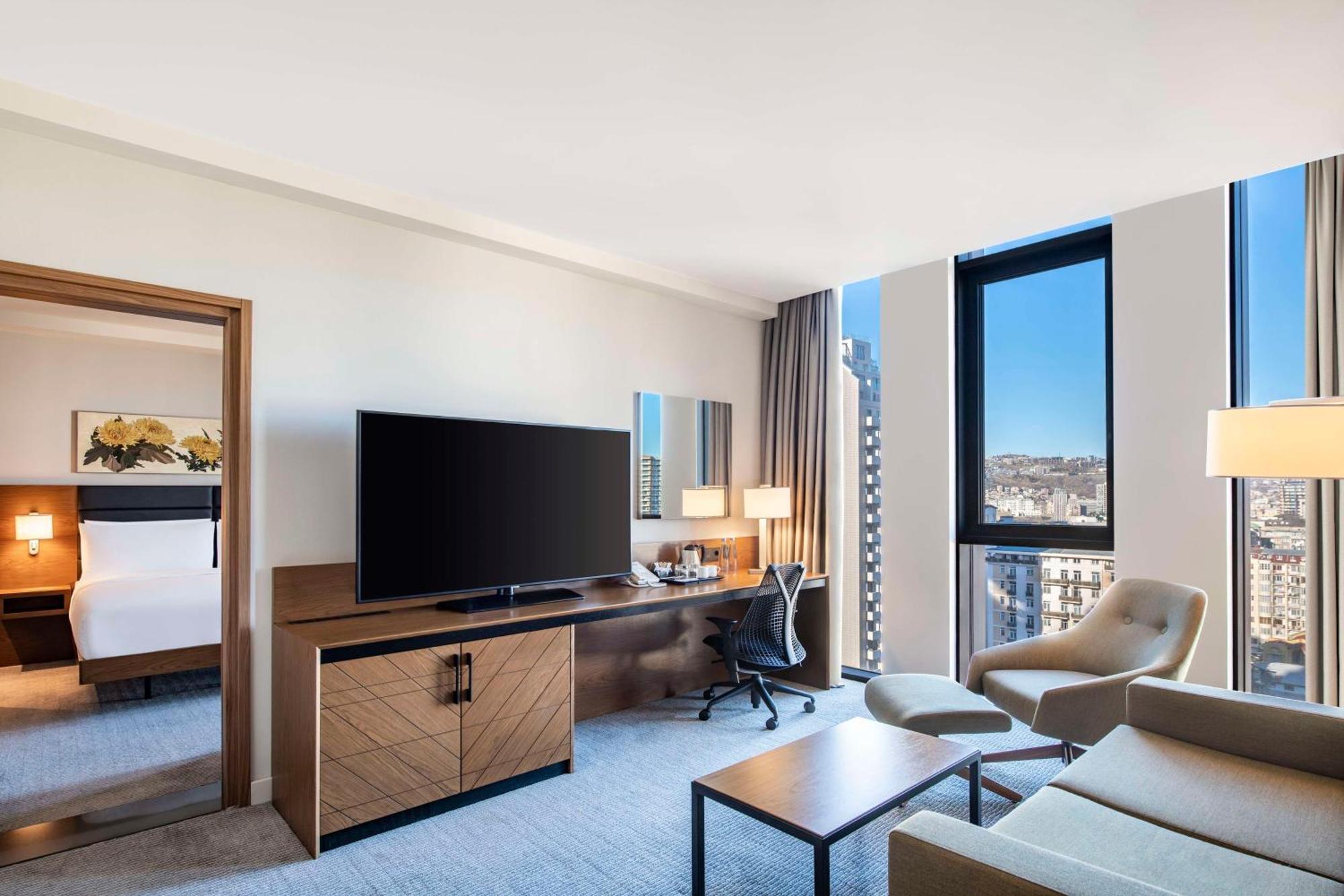 Hilton Garden Inn Tbilisi Chavchavadze Экстерьер фото