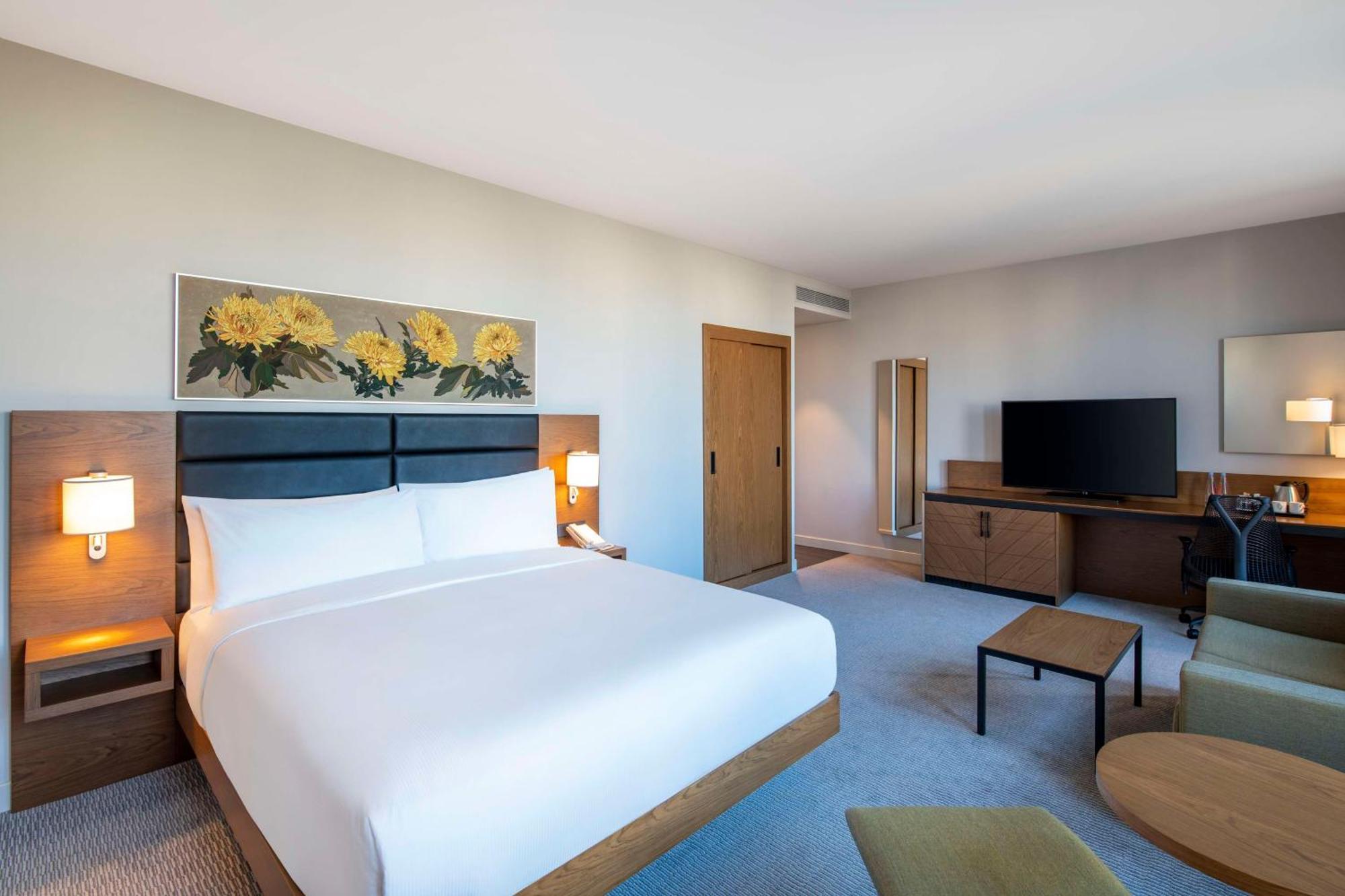 Hilton Garden Inn Tbilisi Chavchavadze Экстерьер фото