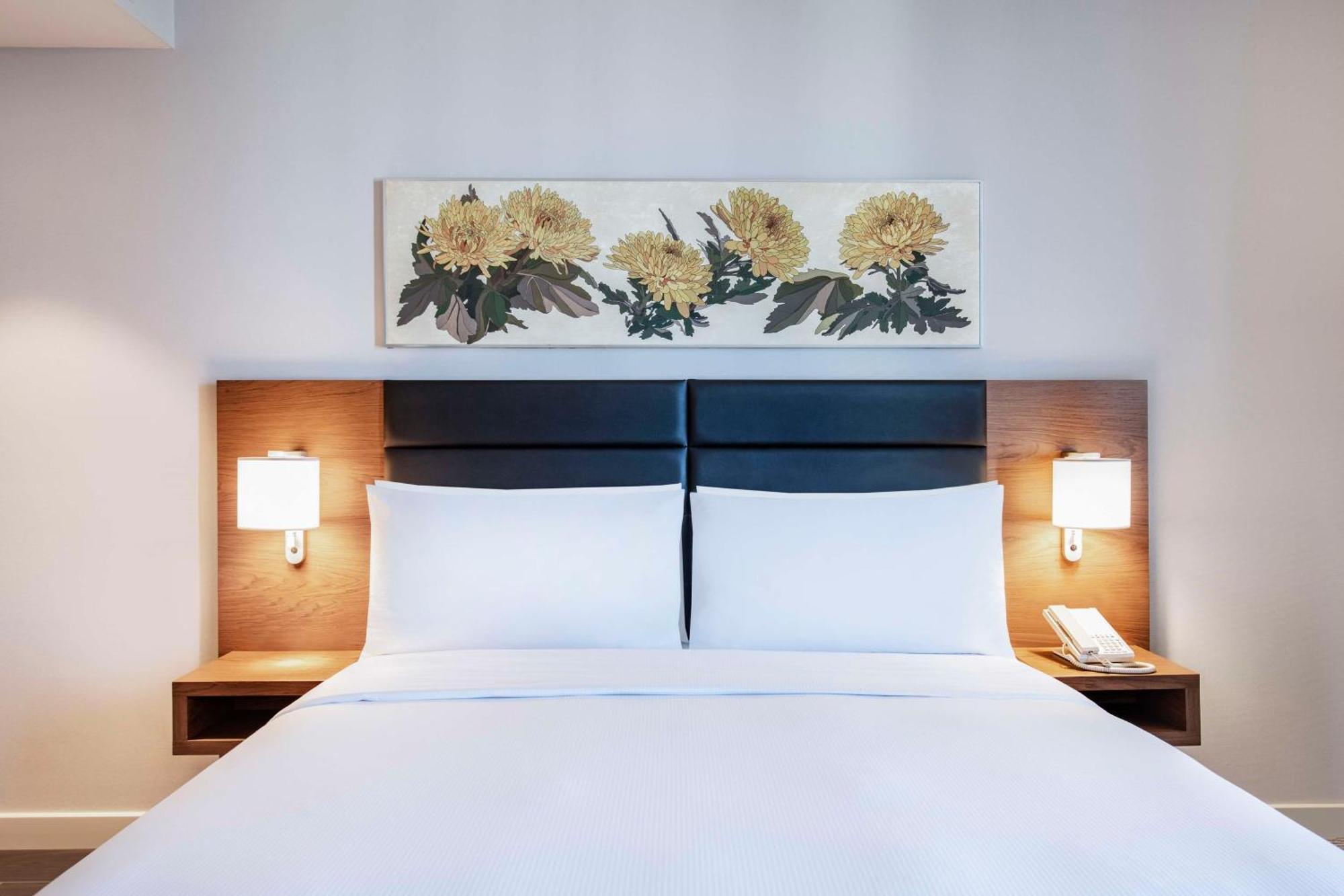 Hilton Garden Inn Tbilisi Chavchavadze Экстерьер фото