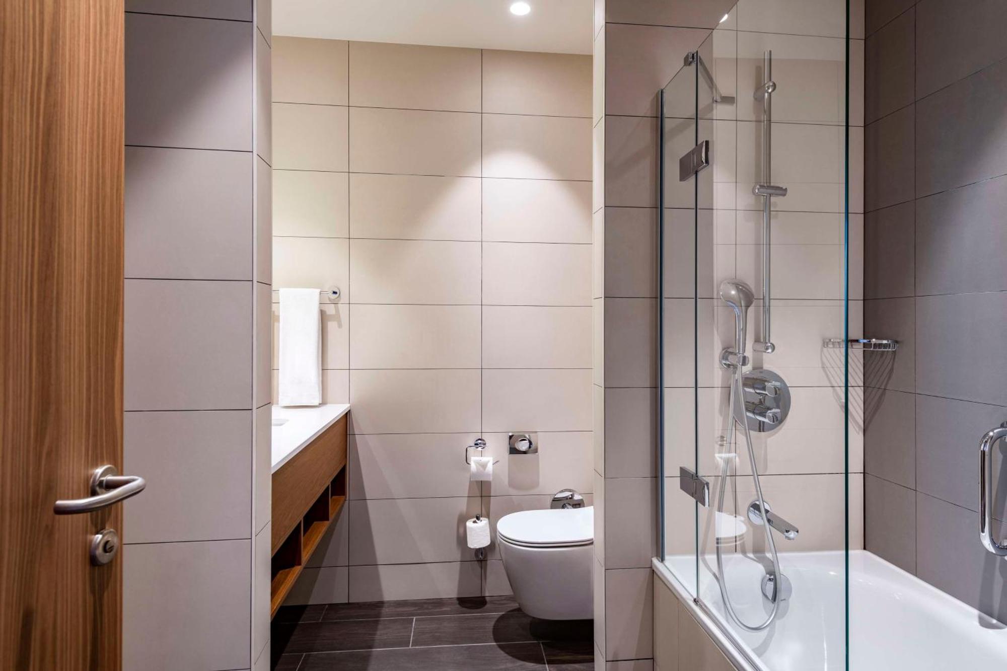 Hilton Garden Inn Tbilisi Chavchavadze Экстерьер фото