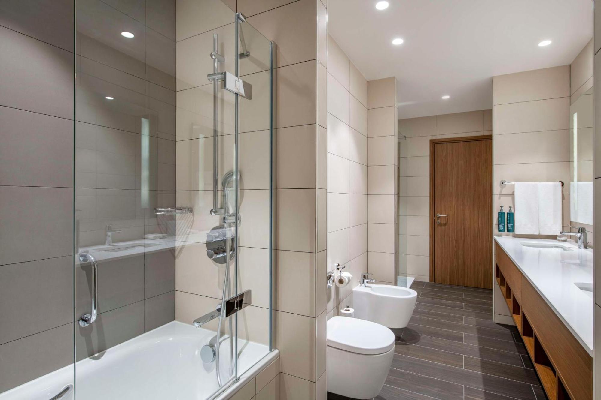 Hilton Garden Inn Tbilisi Chavchavadze Экстерьер фото
