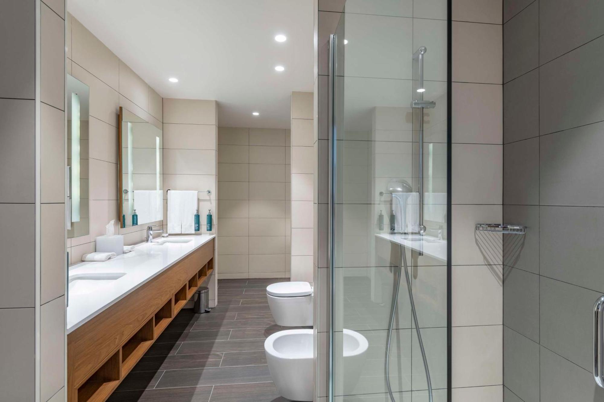 Hilton Garden Inn Tbilisi Chavchavadze Экстерьер фото