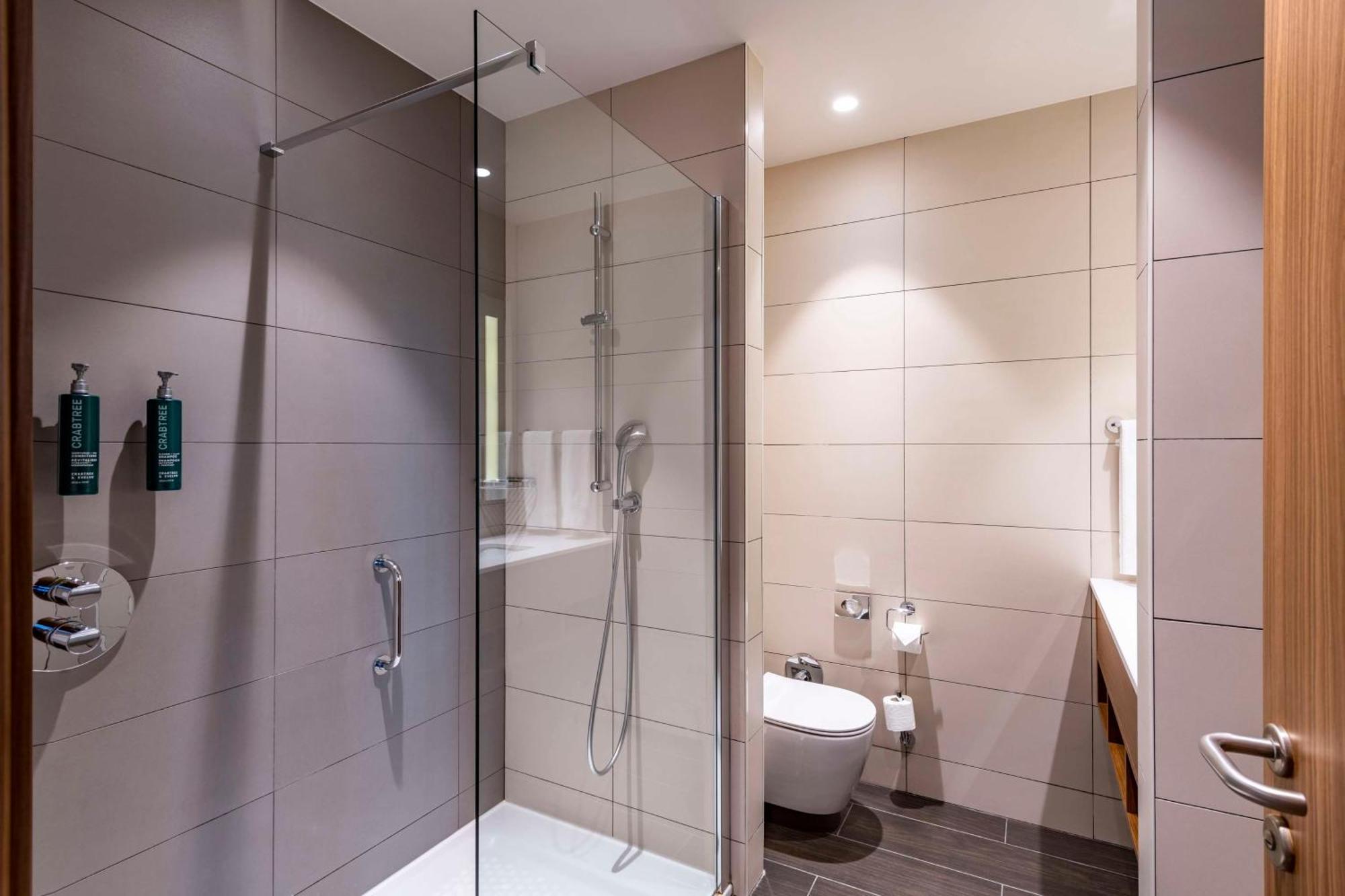 Hilton Garden Inn Tbilisi Chavchavadze Экстерьер фото