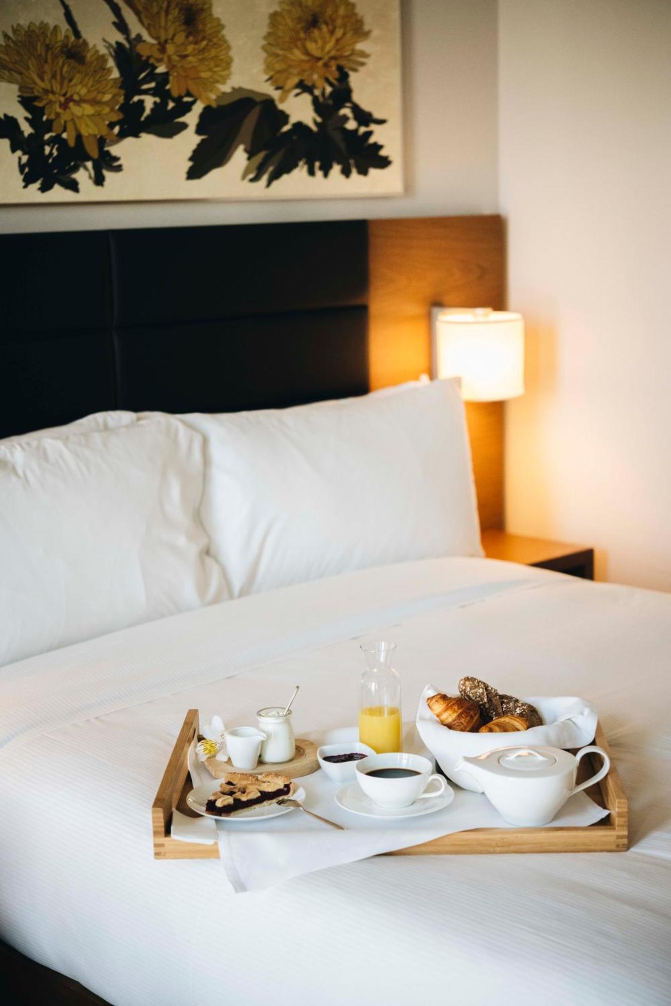 Hilton Garden Inn Tbilisi Chavchavadze Экстерьер фото