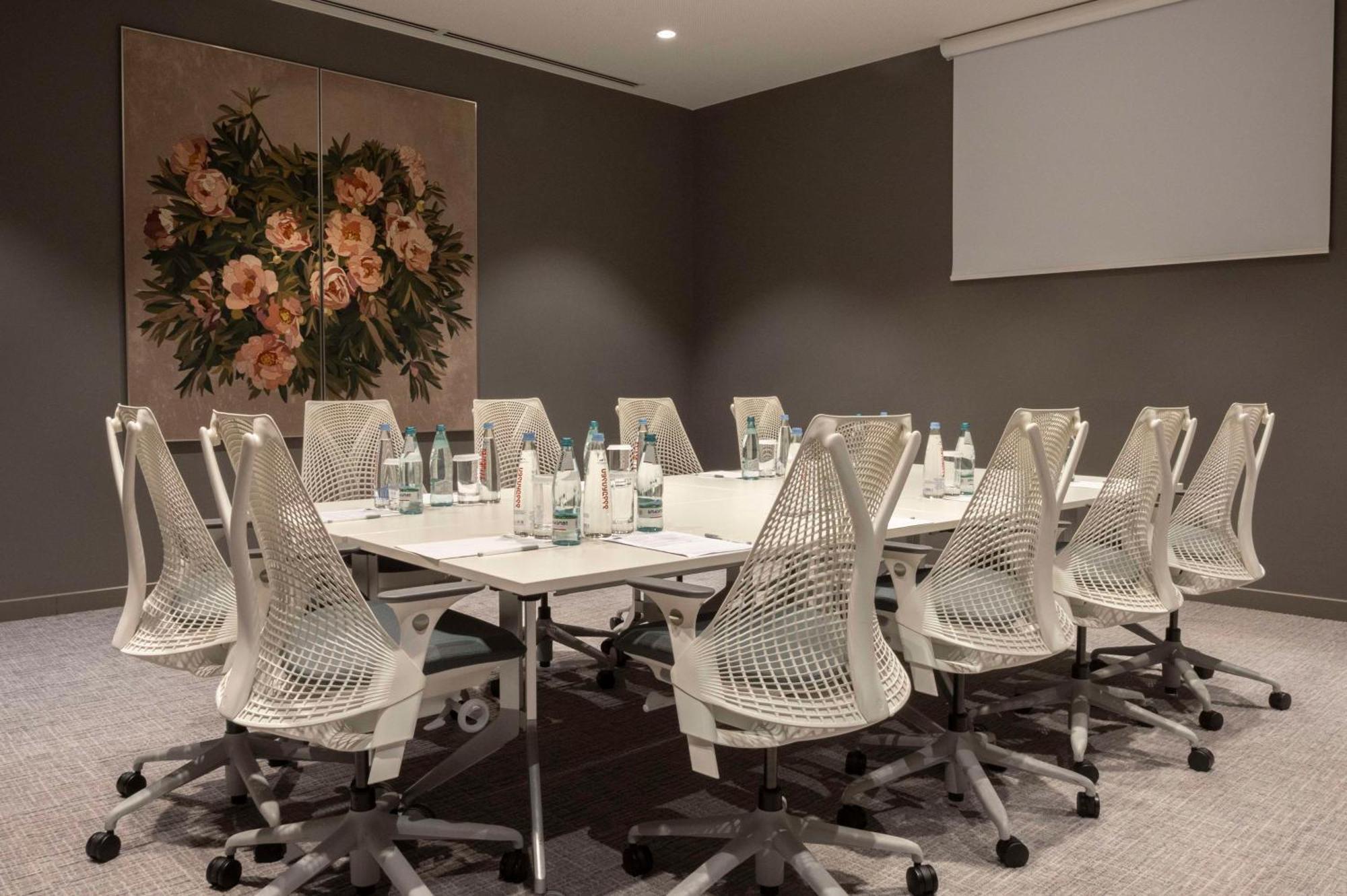 Hilton Garden Inn Tbilisi Chavchavadze Экстерьер фото